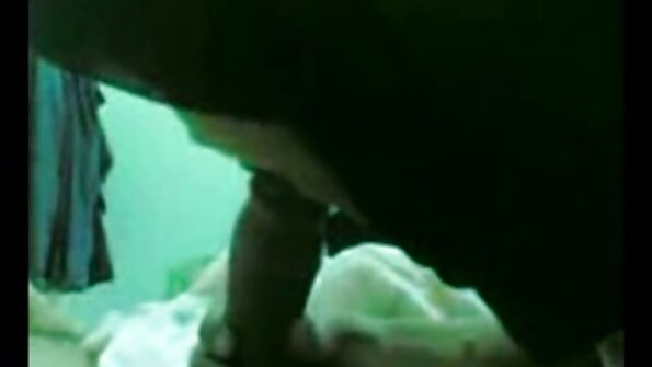 热欧洲宝贝得到她的两个洞与 BBC 撞