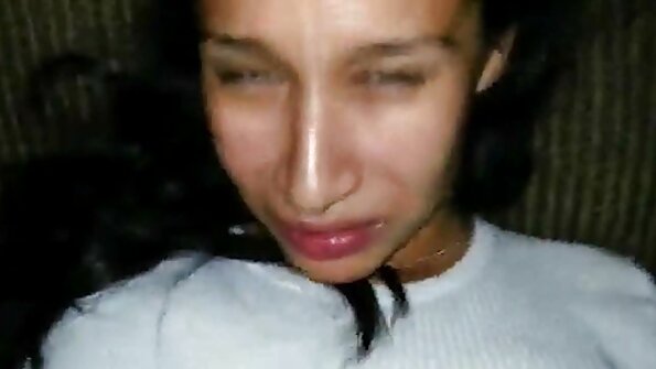 诱人的办公室小妞操她的同事