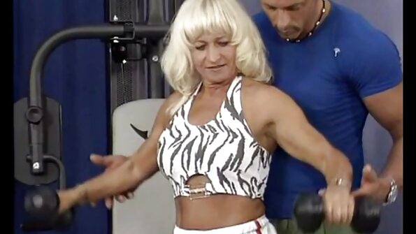 李警官在他的合作伙伴里面的工具渴望霍尔