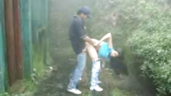 小山雀荡妇 Aria Lee 在 pov 中得到她修剪过的阴户