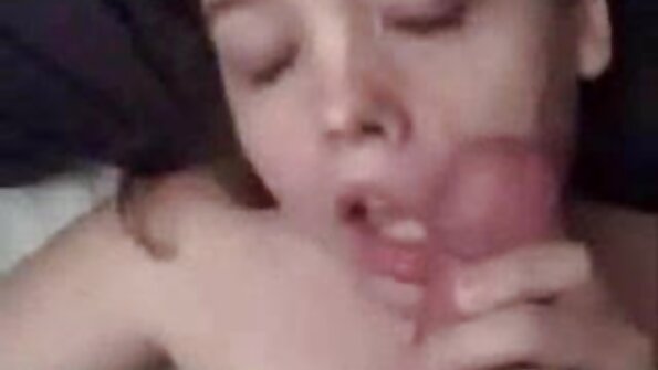 欲火中烧的人有一个热气腾腾的三人行