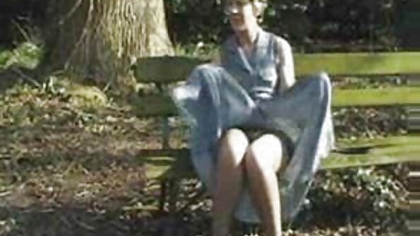 诱人的女人正在欺骗她们的丈夫