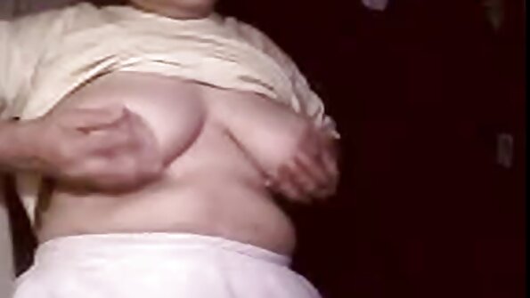 金发女星玛丽莲水晶在健身房被鸡奸