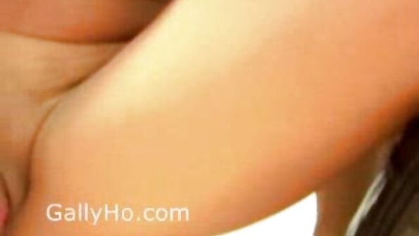 饥渴的家伙他妈的他女朋友的双胞胎