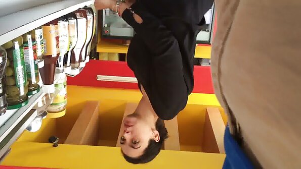 无耻的新娘在婚礼前操她的岳父