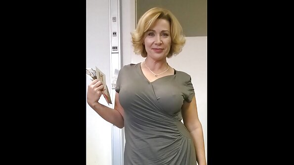 可爱的凯勒奎因在情人节做爱并在她的脸上射精
