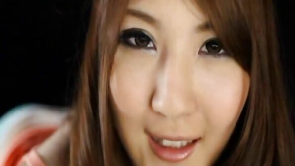 漂亮的女人玩得很开心